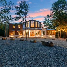 Viesnīca Escape to Elegance: Hochatown's Premier Luxury Cabin for Big Groups and Families pilsētā Hochatown