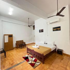 Elowen Suites، فندق في Manjeri