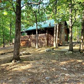 Secluded Cabin Oasis: Your Gateway to Nature Near White River, Arkansas, hotel in Mountain View