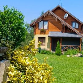 котедж біля річки з чаном,садиба Квітуча Долина: Vorokhta şehrinde bir otel