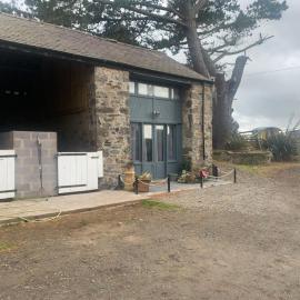 The Stable Sleeps 2 with Parking, hotel in Llanfairpwllgwyngyll