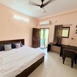 Hotel 5 Star Yatri Vishram Dormitory And Rooms, hótel í Jabalpur