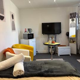 Self-Contained Studio with Ensuite & Private Access