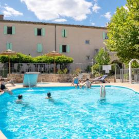 Cap Ardèche, hotel u gradu Laurac-en-Vivarais
