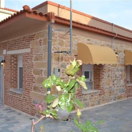 Vrontados में, होटल Stone-built house Vrontados Chios 3' from beach