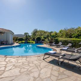 Villa Flor, Exclusive House with Pool in Stintino