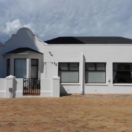 Comfortable Beachfront House Western Cape, Hotel in Strand