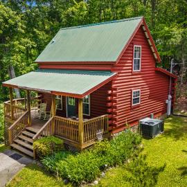 Secluded Cabin with Hot Tub15 min to Pigeon Forge, hotell i Pigeon Forge