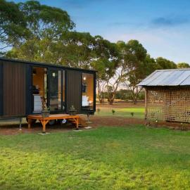 Lara Grove Cottage 2 by Tiny Away, hotel em Purdeet