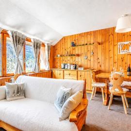 Petit Chalet Pila, hotel din Pila