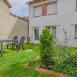 T2 Cozy Jardin privé & Parking Inclus, hotel in Sainte-Savine
