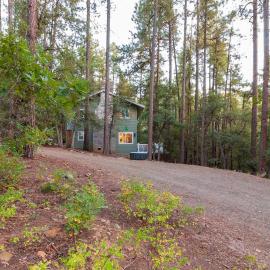 ❄ Brand New Acre Retreat ❄ HotTub ❄ 9m to downtown