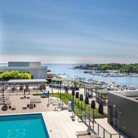 Trendy Apt On Harbor with Gym, hotel v destinácii Stamford