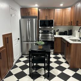 Luxury Home close to Windsor Airport and Detroit border, sleeps 11 guest, hotel di Windsor