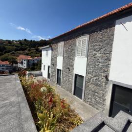 Stone and Soul - Guesthouse Rooms in Calheta, hotel in Estreito da Calheta