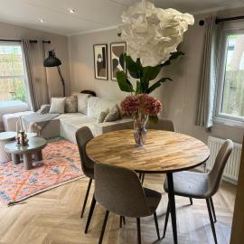 Luxurious family chalet De Boschrand with private Jacuzzi, hotel u gradu Hoenderloo