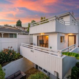 The Narrows Oceanview Home | The Chosen Collection, hótel í Summerland