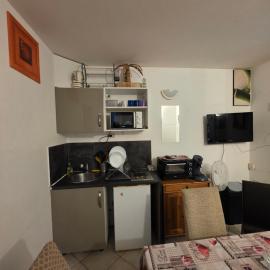 PR001 3 chambres, hotel in Le Blanc-Mesnil