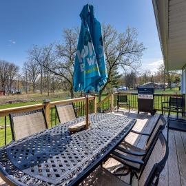 Dog-Friendly Home w/ Dock & Views on Waneta Lake!, hotelli kohteessa Wayne
