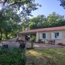 Maison au pays des lavandes et de la vigne, hotel en Pierrevert