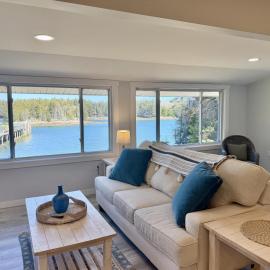 Oceanfront Cottage on Private Island, hotel en Milbridge