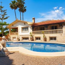 Villa Tres Palmeras with Private Pool and Jacuzzi Ideal for Families and Friends
