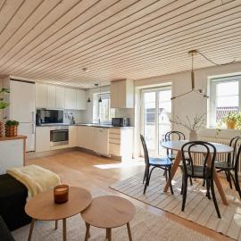 SYREN apartment in a beautiful villa close to Lokken