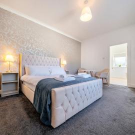 Ravenwood Mansion Sleep 10, 4 Bath Garden