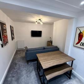 Modern House - Parking - Leisure - Professional