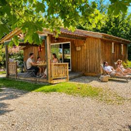 Les Chalets du Brusquand, hotel in Marquay
