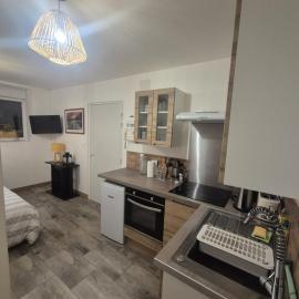 Comfortable one-story studio apartment, hotell i Péronne