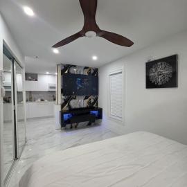 Sunrise Private Stay Near Sawgrass Mills and Amerant Bank Arena โรงแรมในซันไรส์