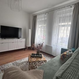 Apartment 45 - Moderne, ruhige 2 Zimmer-Wohnung mit WLAN in Wittenberge, Komplett ausgestattet mit EBK, ideal für Business, Privataufenthalte, Radfahrer sowie kurze und längere Aufenthalte - einzeln oder als Paar - Nahe Bahnhof, Zentrum - Fahrradgarage, hotel a Wittenberge