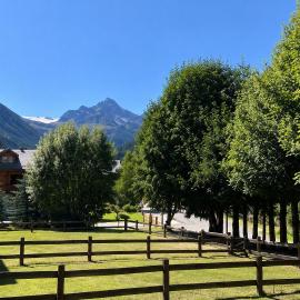 Oasi di Relax - Grande Giardino Privato - 4-6 Posti Letto, hotel a La Thuile