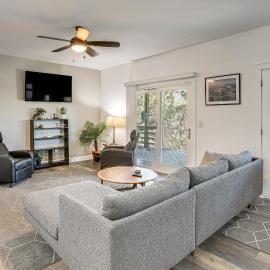 < 1 Mi to Ocean! OBX Condo w/ Decks, Pets Welcome, hotel in Hatteras