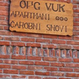 OPG VUK Apartmani Čarobni snovi, hotel in Darda