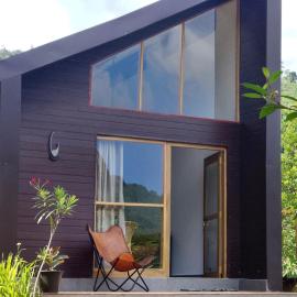 Galactic Glow Villa & Resort, hotel v mestu Deniyaya