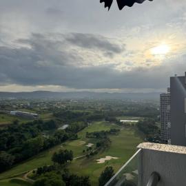 Aura The Golf View Escape , 1BHK LodhaBelmondo Pune, hotel in Dehu Road