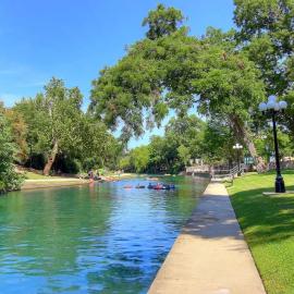 RRC A108 Cozy Comal River Haus, hotel in New Braunfels