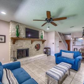 CW C102 The Iron Cactus Condo on the Comal, Hotel in New Braunfels