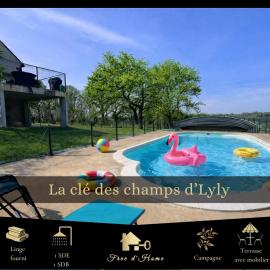 La Clé des Champs de Lyly, Piscine et nature, hôtel à Meslan