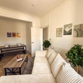 The Signature Stay- 3 bed home, Premium Living, Every Time, Hotel in Cardiff