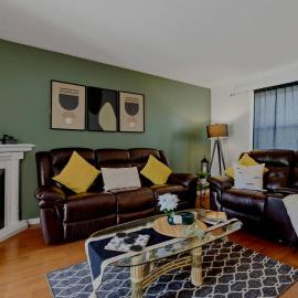 Walk to Downtown Orangeville with Free Parking & Games, hotel i Orangeville