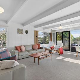 Sunshine Shack - Beach & River Escape on McKinnon
