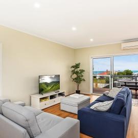 6A Giles St - Sea Views one street from the beach