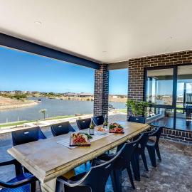 Luxury Family Waterfront Home - 93 Victoria Pde, hotel in Hindmarsh Island