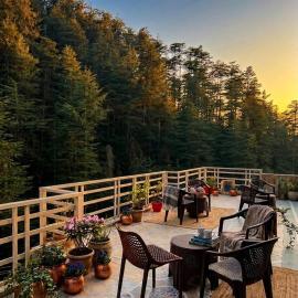 Decent Stays BnB in NEW SIMLA - 3BHK apartments - PRIVATE PARKING - BALCONY VIEW, hótel í Shimla
