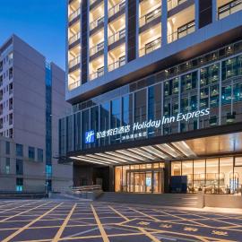 Holiday Inn Express Shenzhen Baolong Metro Station by IHG, hotel en Shenzhen