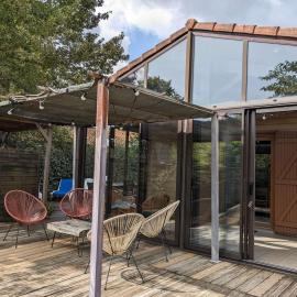 Maison en bois charmante proche lac - 9 pers. - FR-1-877-31, hotel in Biscarrosse