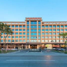 Lavande International Hotel Guangzhou Baiyun International Airport Branch - Free Shuttle Bus to Guangzhou Baiyun International Airport & Free Deliver Service to Canton Fair Complex During Canton Fair Period, Hotel in Huadu